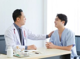ตรวจสุขภาพผู้ชาย ควรตรวจอะไรบ้าง ? ให้แข็งแรงในทุกช่วงวัย_2